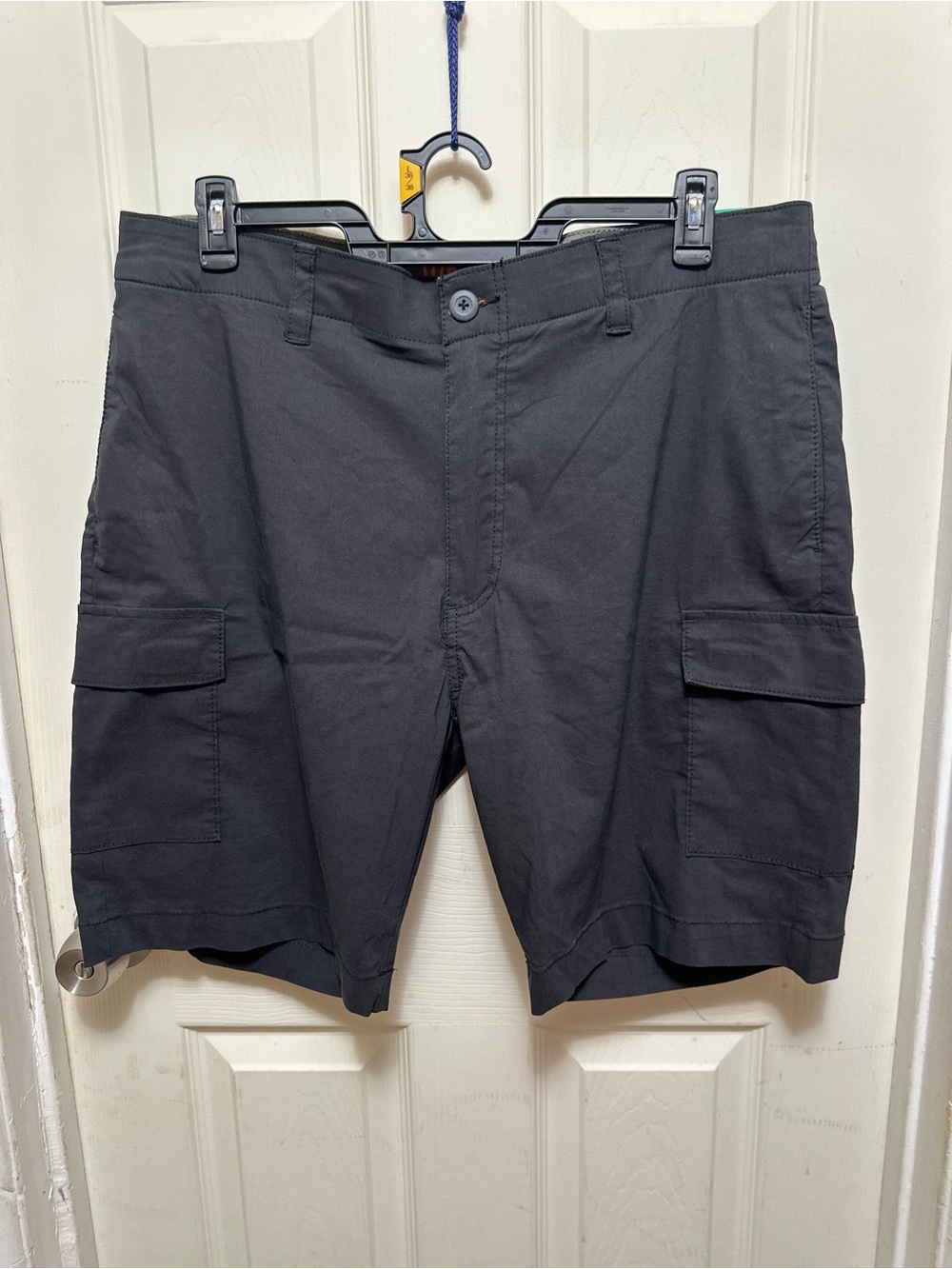 WearFirst Men’s Stretch Cargo Shorts
NWT Size 38 #464
